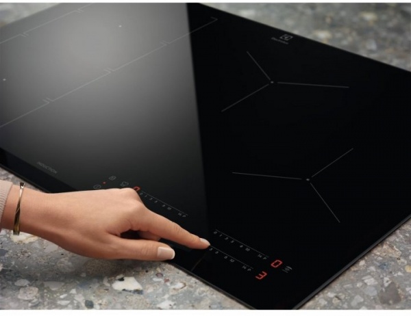 Варильна поверхня Electrolux EIS624