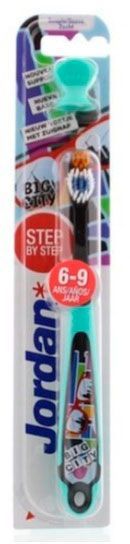 Дитяча зубна щітка Jordan Step3 6-9 років з чарівним брелоком м'яка 1 шт.