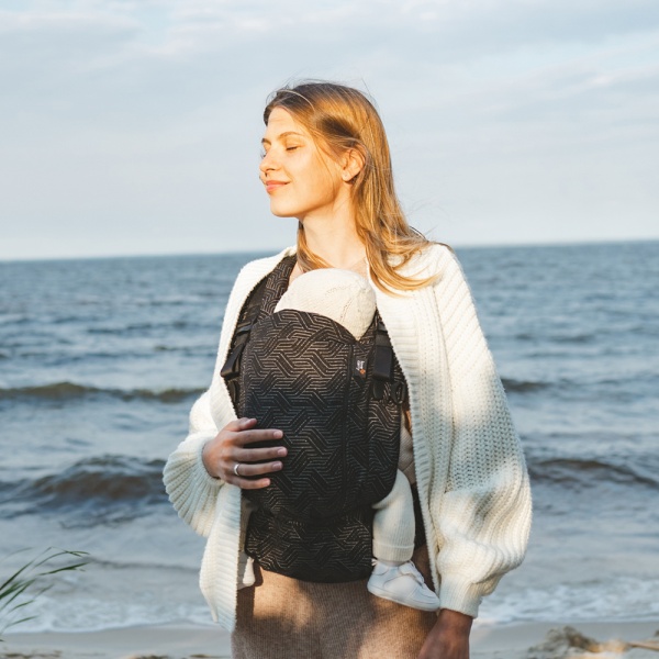 Ерго-рюкзак ONE Урбан Love & Carry чорний LC571 