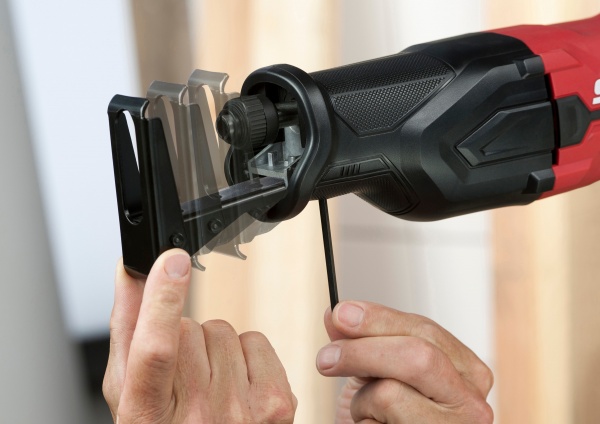 Пила сабельная SKIL SW1E4961AA