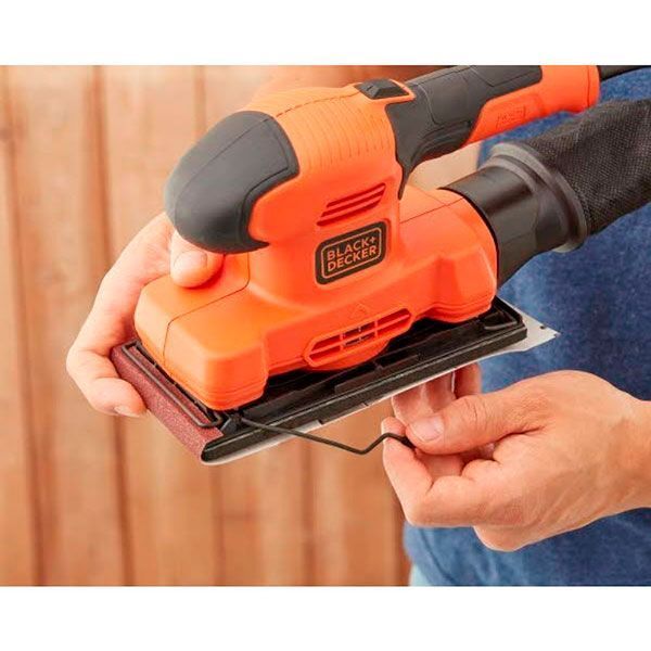 Вібраційна шліфмашина Black+Decker BEW220