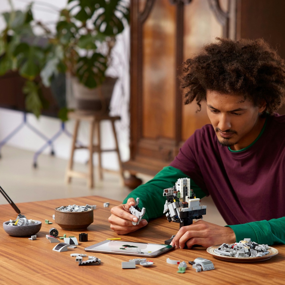 Конструктор LEGO Star Wars Шлем водителя AT-AT 75429