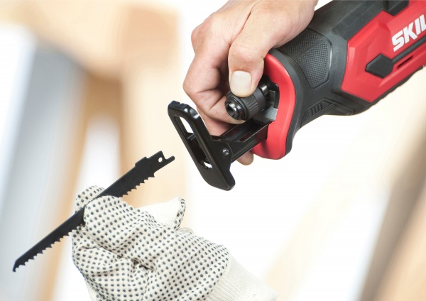 Пила сабельная SKIL SW1E3470CA