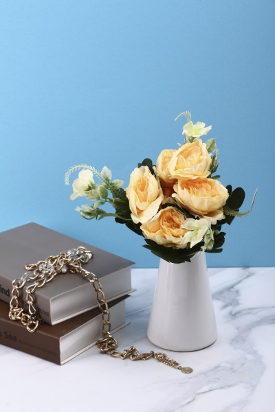 Ваза керамічна Eterna білий 4,5х4,5х13 см 105-13 