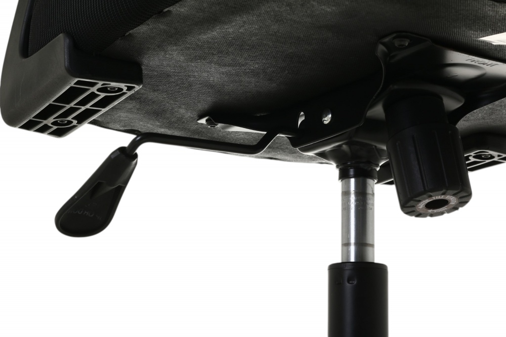 Кресло офисное Центр Меблів Идрис черный