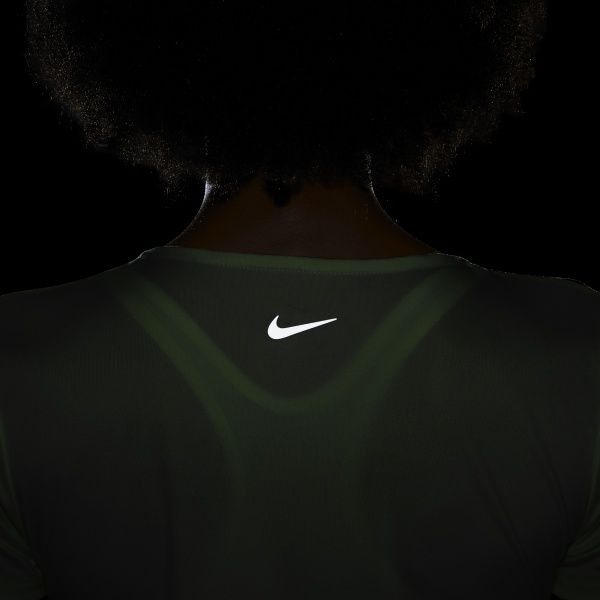Футболка Nike W NK SWOOSH RUN TOP SS CZ9278-701 р.XL м'ятний