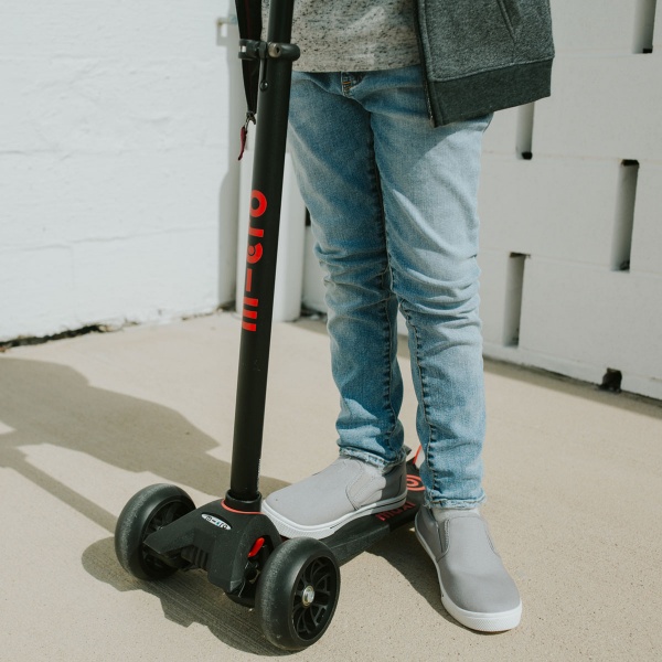 Самокат Micro Maxi PRO Deluxe чорний із червоним MMD087 