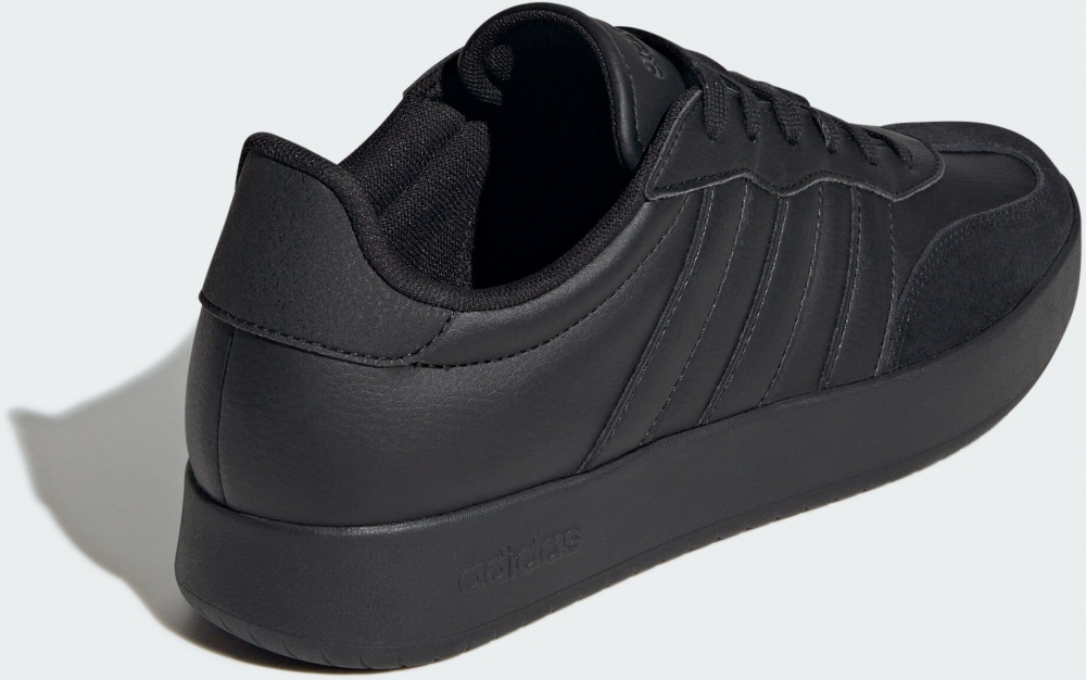 Кросівки чоловічі демісезонні Adidas BARREDA JR1321 р.45 1/3 чорні