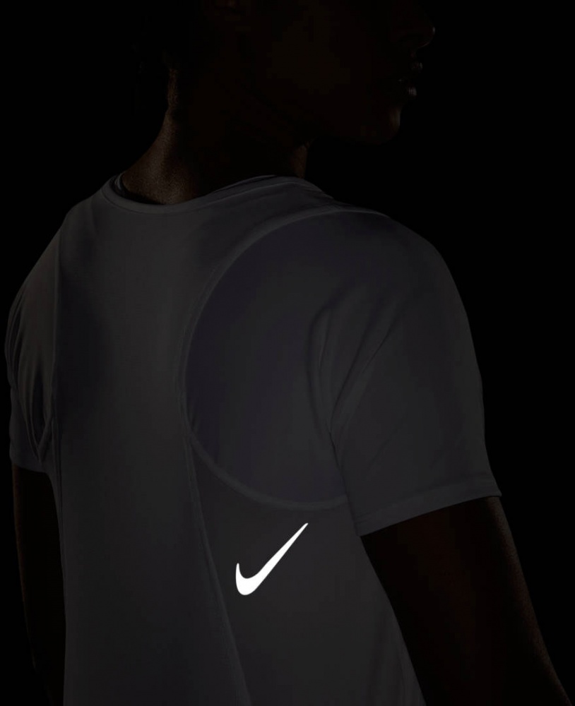 Футболка Nike DD5927-100 р.M білий