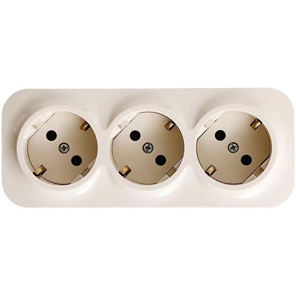 Розетка потрійна із заземленням Legrand Quteo 3x2К+З зі шторками кремовий 782248