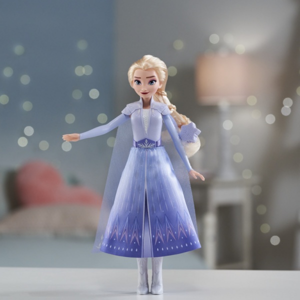 Кукла Hasbro Disney Frozen 2 Королевский наряд в ассортименте (Эльза/Анна) E7895