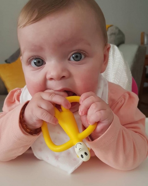 Прорізувач Matchstick Monkey Мавпочка жовта 10,5 см (MM-T-006)