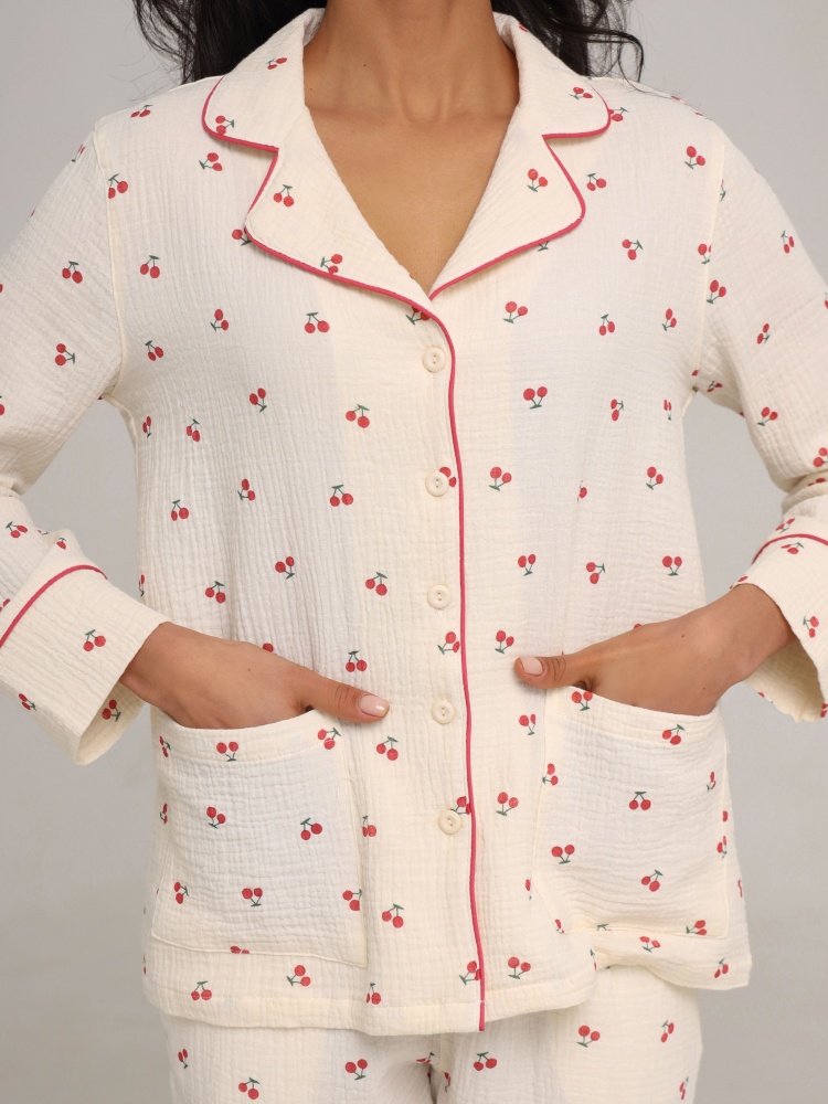 Пижама женская German Volf Вишни р. S молочный с принтом (26004)