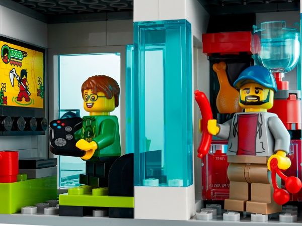 Конструктор LEGO City Современный семейный дом 60291