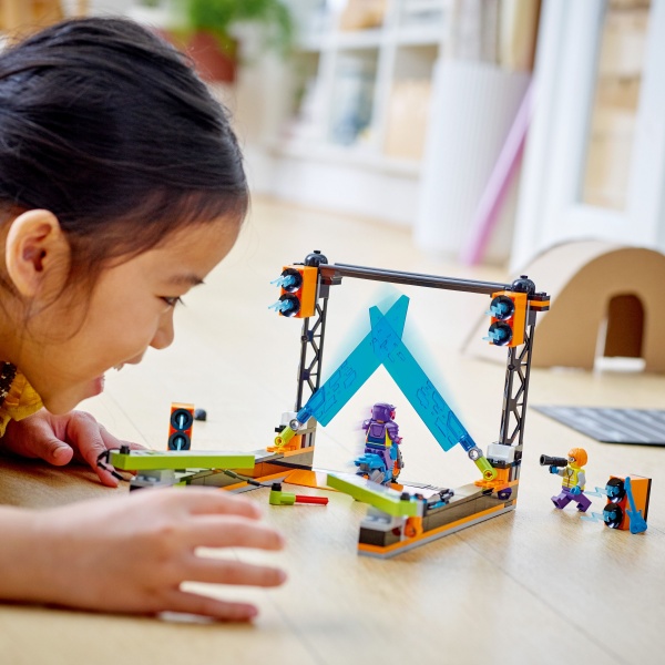 Конструктор LEGO City Каскадерське завдання «Клинок» 60340