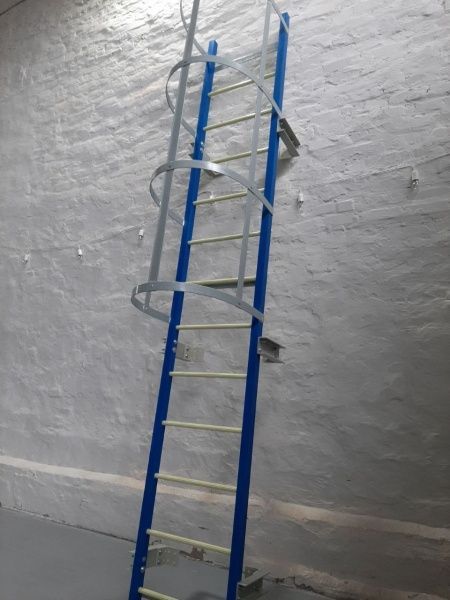 Труба склопластикова 28x28x2,35 мм 2 м.п. рифлена