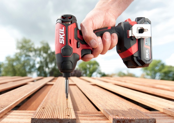 Гайковерт ударный аккумуляторный SKIL SD1E3210CA