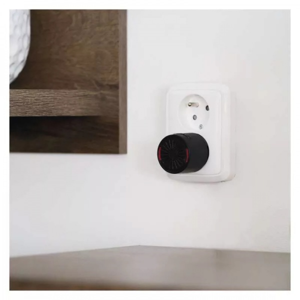 Звонок беспроводной в розетку Emos черный P5734B