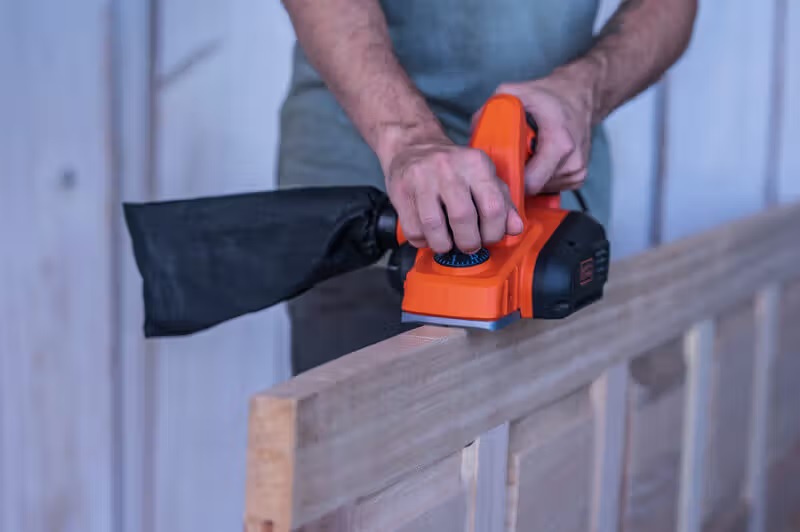 Електрорубанок Black+Decker BEW712 BEW712