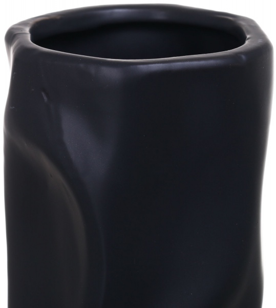 Ваза керамическая черная Rumpled 10х24 см