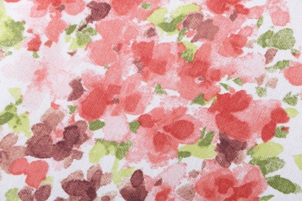 Скатерть с кантом Яркие цветы 136x180 см белый с бордовым La Nuit 