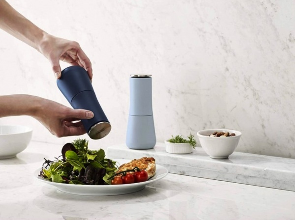 Набор мельниц для соли и перца серо-голубой 1000927 Joseph Joseph