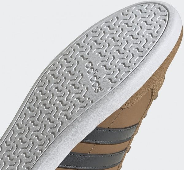 Кросівки Adidas CAFLAIRE EG4317 р.UK 10 коричневий