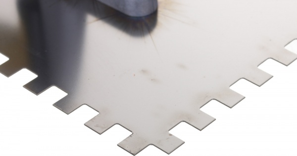 Гладилка зубчатая BauGut 270x130 мм BT-904-43-00