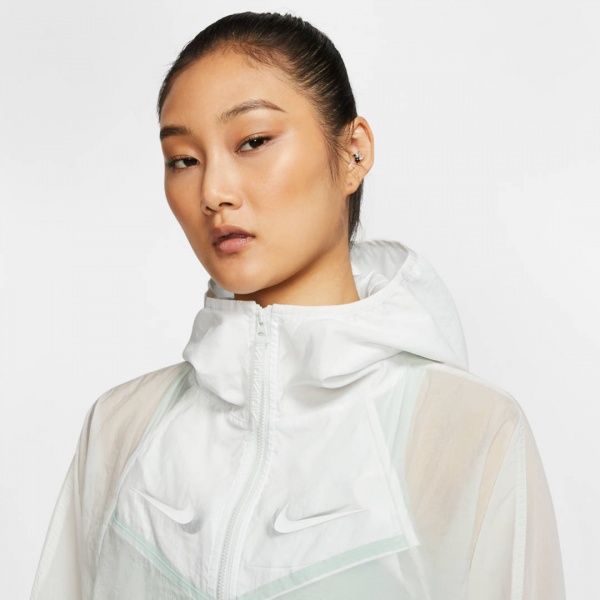 Куртка Nike W NSW JKT UP IN AIR CT0764-083 р.XS белый