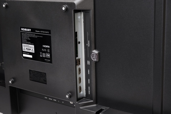 Телевізор Romsat 43FSQ1220T2 43'