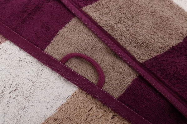 Полотенце махровое Mosaic 80x150 см сливовый Cawo 