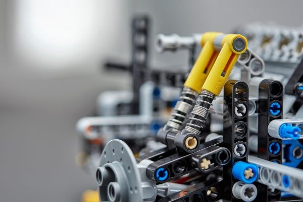 Конструктор LEGO Technic Bugatti Chiron 42083