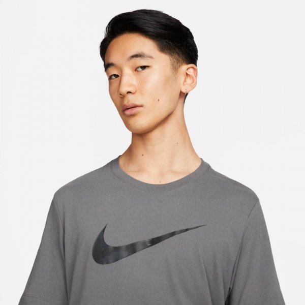 Футболка Nike M NK DF TEE CAMO GFX DR7561-068 р.2XL сірий