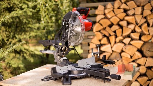 Пила торцювальна YATO YT-82173