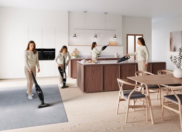 Пылесос аккумуляторный Electrolux WQ61-42GG black 