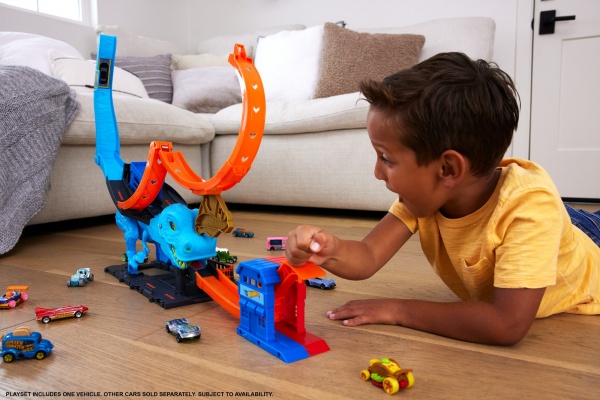 Игровой набор Hot Wheels Охота Ти-Рекса HKX42