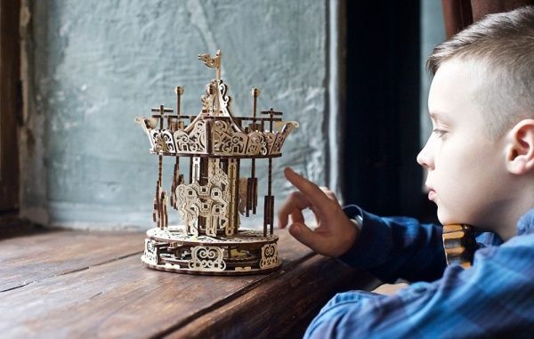 Деревянный 3D-конструктор UGEARS Карусель
