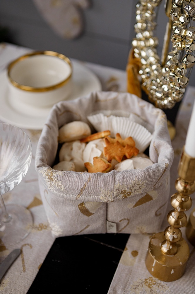 Хлебничка гобеленовая Прованс Шапочки на бежевом 18x18 см