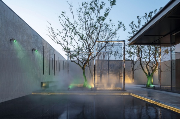 Прожектор на сонячній батареї Ledvance ENDURA Garden Solar Spot Wall + Spike RGB + W 0,5 Вт IP44 темно-сірий 