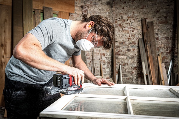 Універсальна шліфмашина SKIL SR1E3720CC