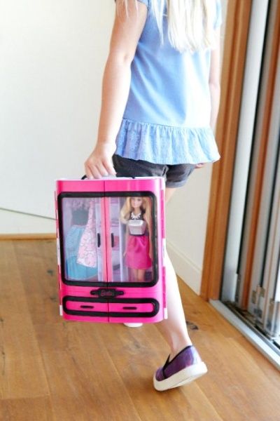 Игровой набор Barbie Шкаф-чемодан для одежды DMT57
