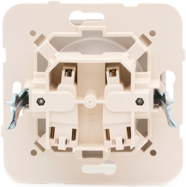 Розетка без заземления Efapel Logus 16 А 250 В без шторок белый 21121 TGE