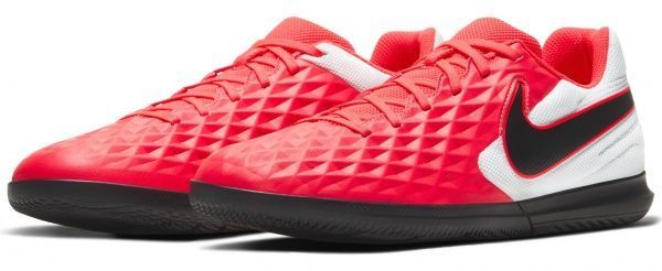 Бутси Nike LEGEND 8 CLUB IC AT6110-606 р. US 8,5 чорнийчервоний