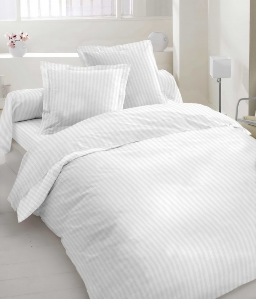 Комплект постільної білизни євро страйп-сатин білий 