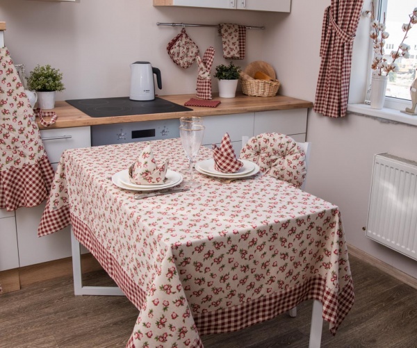 Скатерть Lucy Бордовый цветок 136x136 см мульти La Nuit 