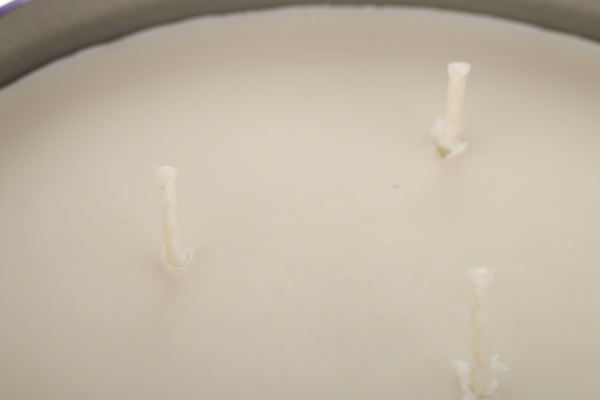 Свічка у металевій банці Марбл фіолетова 13,4x5 см