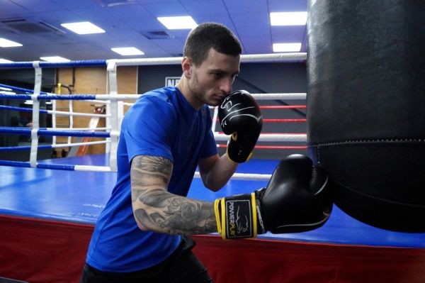 Боксерские перчатки PowerPlay р. 16 16oz 3018 черный с желтым