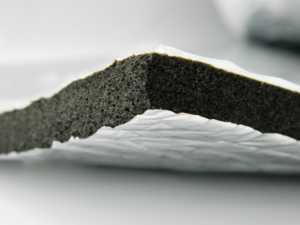 Шумоизоляционный каучук FRA фольгированный самоклеящийся 12 мм Normaizol