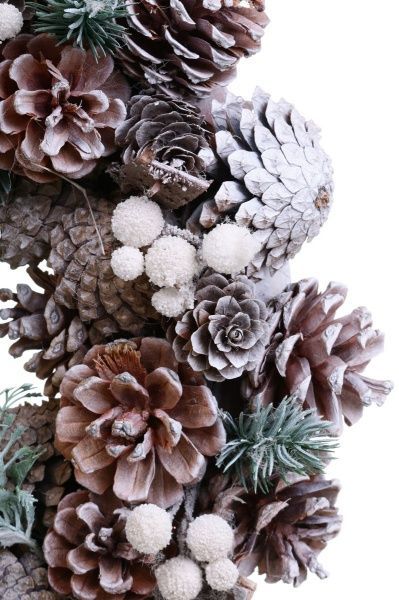 Венок новогодний с шишками, хвоей и ягодами d330 мм EPI-993902 