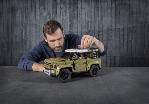 Конструктор LEGO Technic Land Rover Defender 42110